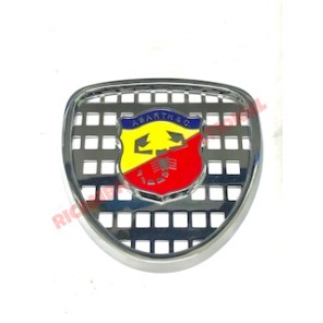 Insignia del panel delantero Abarth-Fiat 600