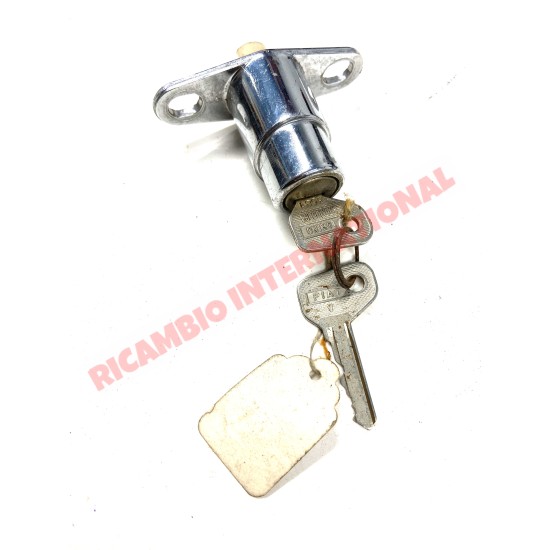 Pulsante e chiavi cromate per la chiusura del bagagliaio posteriore - Fiat 124